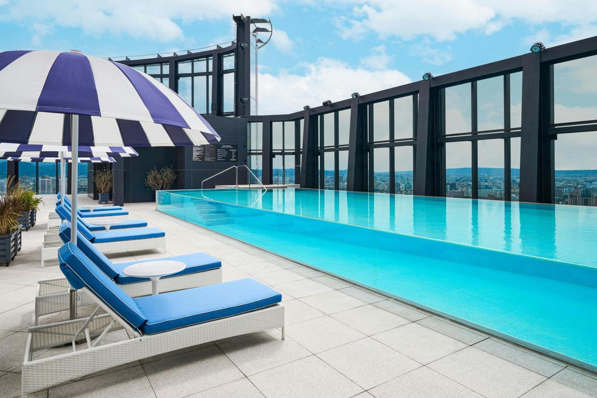 Le Meridien Taichung Eksteriør bilde The rooftop pool at The Westin