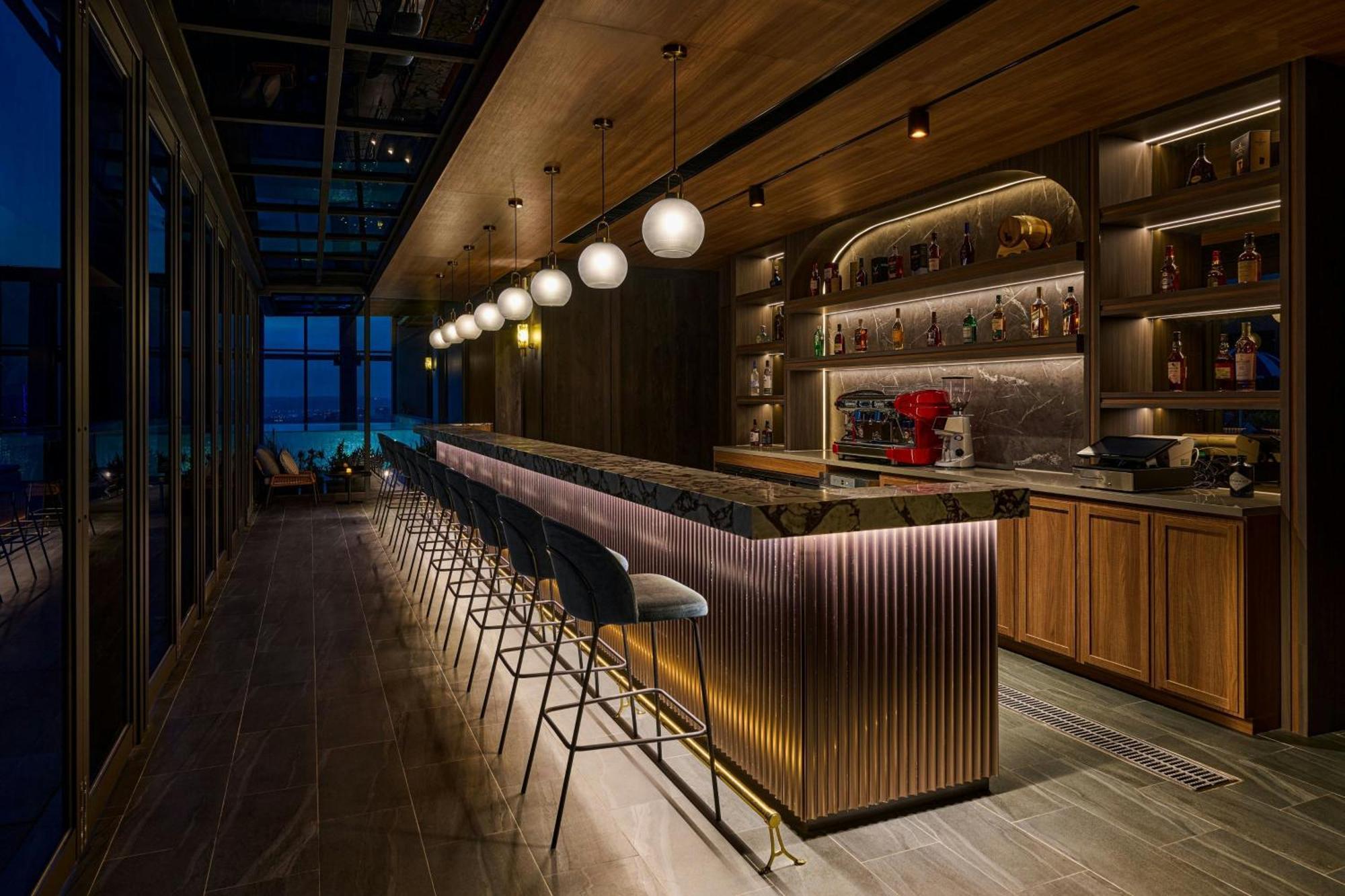 Le Meridien Taichung Eksteriør bilde The bar at the 360° Sky Lounge